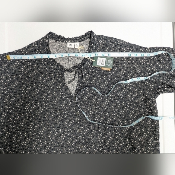 Tentree EcoWoven women's crepe smocked floral blouse in graphite size M - Picture 8 of 12